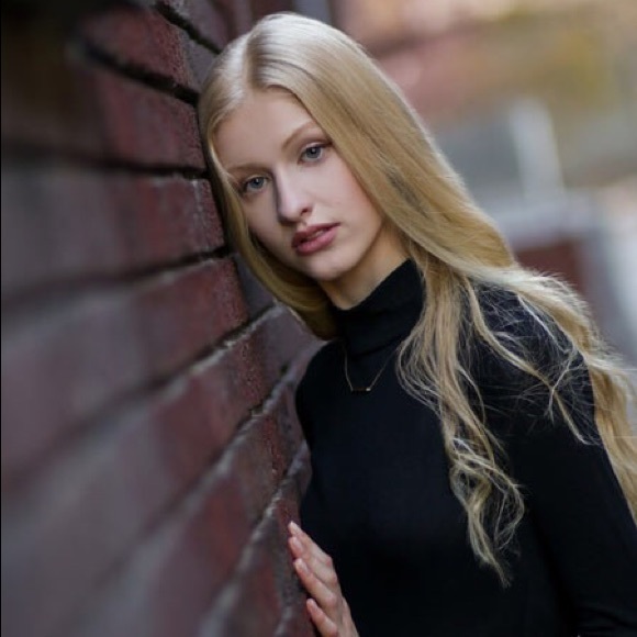 Meet your Posher, Bri - Picture 1 of 1